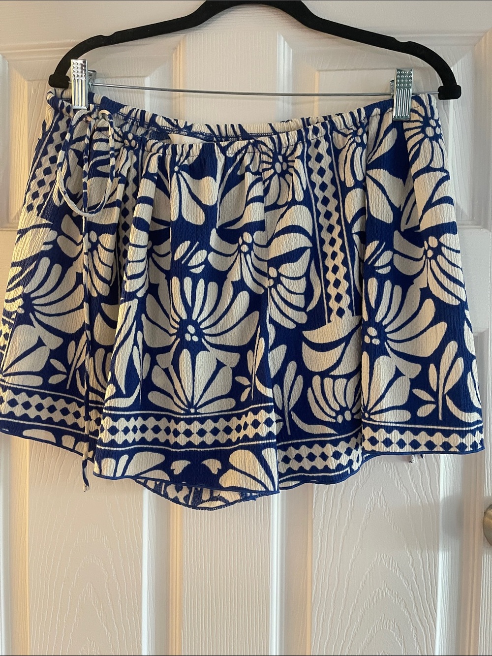 H&M Blue and White Floral Tie-Waist Skirt